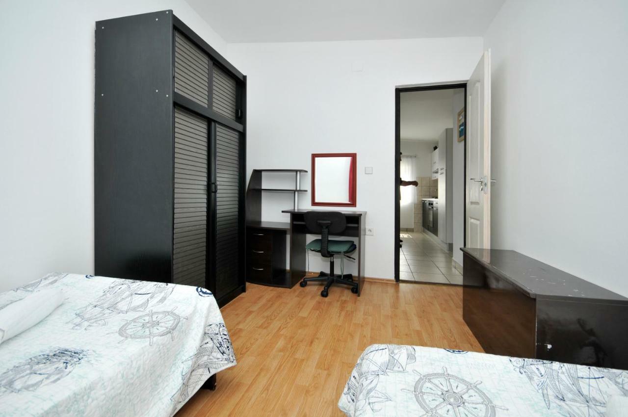 Apartment Sandra Trogir Buitenkant foto