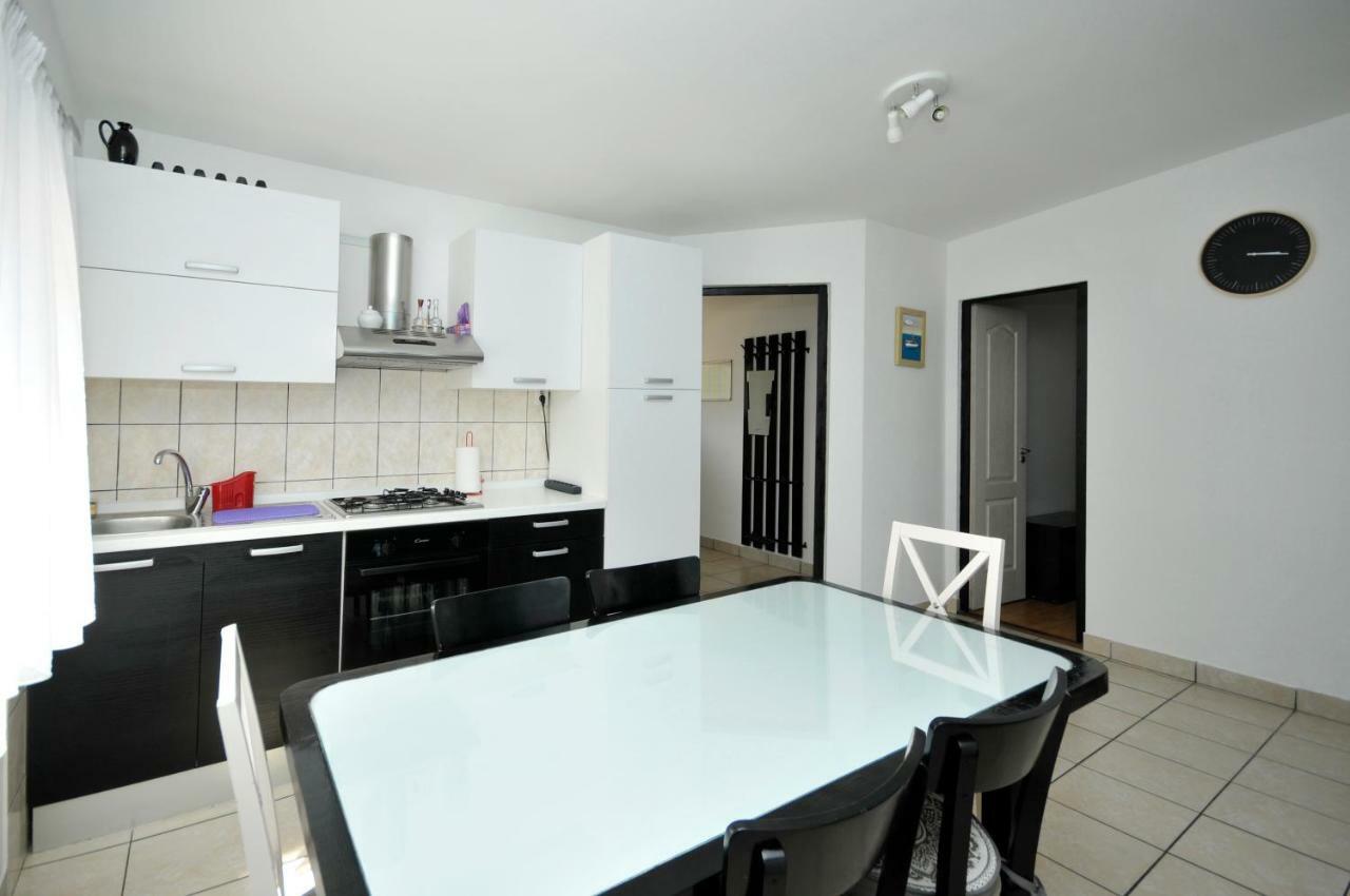 Apartment Sandra Trogir Buitenkant foto