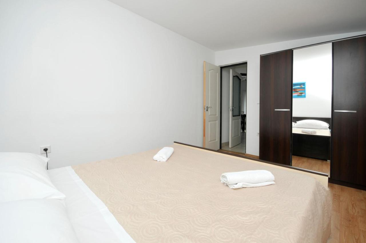 Apartment Sandra Trogir Buitenkant foto